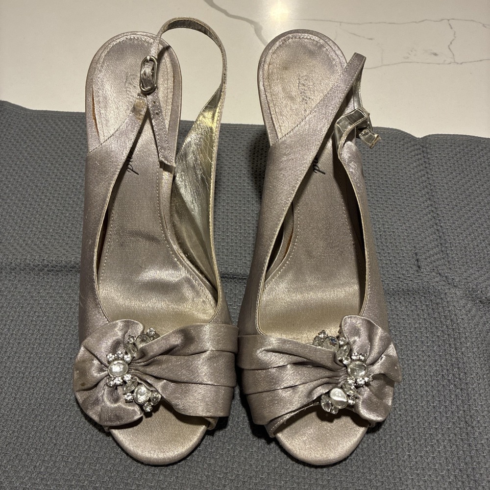 Lulu Townsend Silver Satin Slingback Open Toe Rhinestone Buckle Heels US 9 M